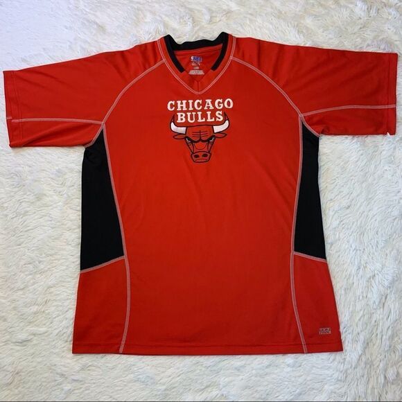 NBA TX 3 Cool Red Chicago Bull’s V-Neck Shirt Size Large - Picture 1 of 10